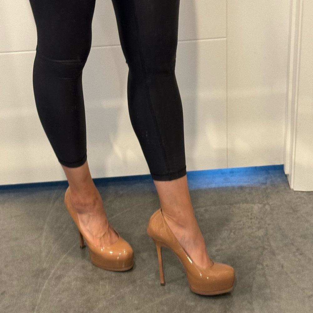 Saint Laurent nude patent platform pumps - Picture 10 of 10